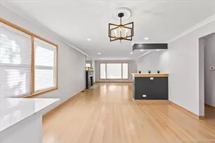 9733 S Springfield Ave, Evergreen Park, IL 60805 - Photo 7