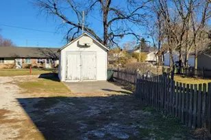 211 E Main St, Genoa, IL 60135 - Photo 17