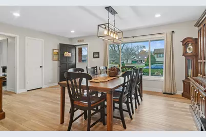 124 Braemar Drive, Elk Grove Village, IL 60007 - Photo 3