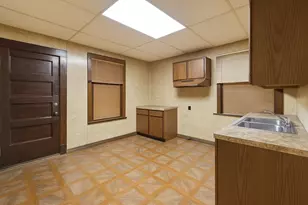 825 N Leclaire Ave, Chicago, IL 60651 - Photo 9