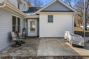 16 N Locust St, Pesotum, IL 61863 - Photo 3