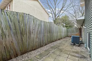 1818 Stratford Dr, Champaign, IL 61821 - Photo 31