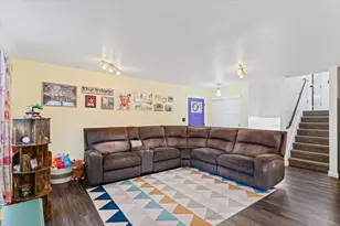 1818 Stratford Dr, Champaign, IL 61821 - Photo 5