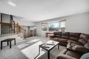 960 Norman Dr, Hoffman Estates, IL 60192 - Photo 7