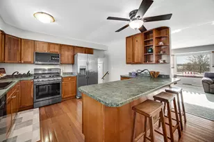 960 Norman Dr, Hoffman Estates, IL 60192 - Photo 11