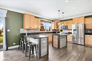 2121 Iroquois Ln, Yorkville, IL 60560 - Photo 9