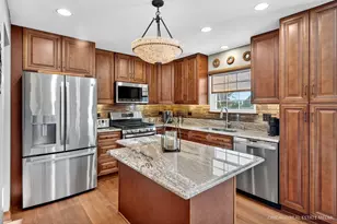 2843 Forestview Dr, Carpentersville, IL 60110 - Photo 5