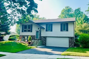 20 Hickory Ln, Algonquin, IL 60102 - Photo 1