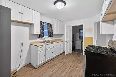 712 N Cedarwood Circle, Round Lake Heights, IL 60073 - Photo 9