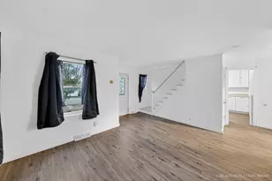 712 N Cedarwood Cir, Round Lake Heights, IL 60073 - Photo 5