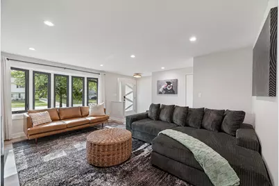 208 W Hartford Drive, Schaumburg, IL 60193 - Photo 5