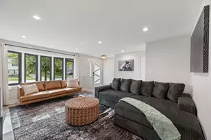 208 W Hartford Dr, Schaumburg, IL 60193 - Photo 5