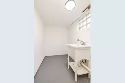 8246 S Woodlawn Avenue, Chicago, IL 60619 - Photo 33