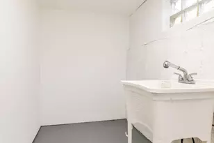 8246 S Woodlawn Ave, Chicago, IL 60619 - Photo 33