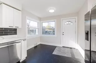 8246 S Woodlawn Ave, Chicago, IL 60619 - Photo 15