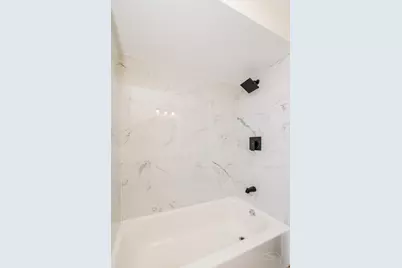 8246 S Woodlawn Avenue, Chicago, IL 60619 - Photo 25