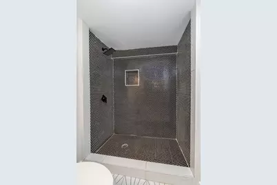 8246 S Woodlawn Avenue, Chicago, IL 60619 - Photo 35