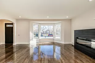 8246 S Woodlawn Ave, Chicago, IL 60619 - Photo 3
