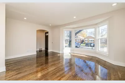 8246 S Woodlawn Avenue, Chicago, IL 60619 - Photo 5