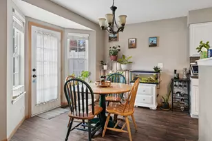 22 Rolling Oaks Rd, Sugar Grove, IL 60554 - Photo 7