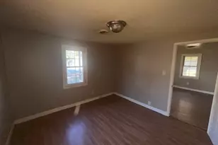 2025 E Pythian Ave, Decatur, IL 62526 - Photo 9