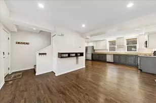 648 N Bishop St, Chicago, IL 60642 - Photo 5