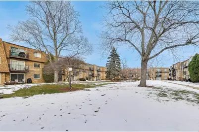 9420 Bay Colony Drive #2E, Des Plaines, IL 60016 - Photo 3