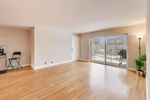 9420 Bay Colony Dr, Des Plaines, IL 60016 - Photo 7