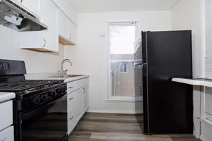 610 E Mulberry St, Bloomington, IL 61701 - Photo 3