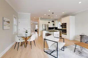 1919 W Fletcher St, Chicago, IL 60657 - Photo 15