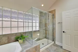 1919 W Fletcher St, Chicago, IL 60657 - Photo 23