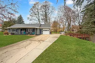 108 E South St, Freeport, IL 61032 - Photo 3