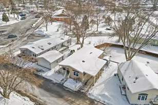 173 Northshore Rd, Elgin, IL 60123 - Photo 3