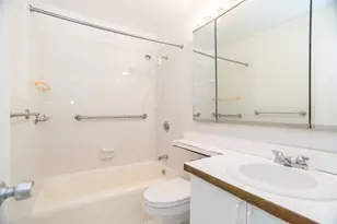 3600 N Lake Shore Dr, Chicago, IL 60613 - Photo 9