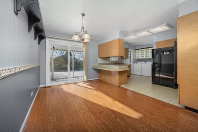 241 Pleasant Drive, Elk Grove Village, IL 60007 - Photo 9