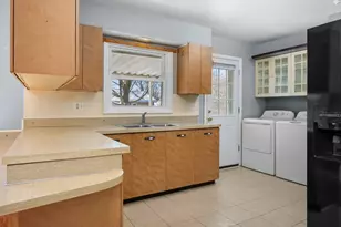 241 Pleasant Dr, Elk Grove Village, IL 60007 - Photo 13