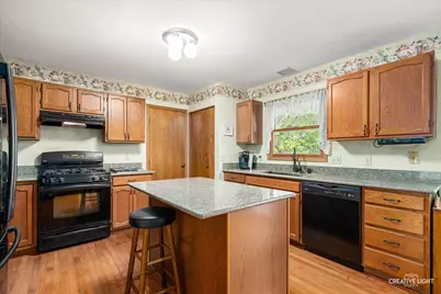 135 Chesterfield Drive, Oswego, IL 60543 - Photo 9