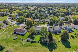 135 Chesterfield Dr, Oswego, IL 60543 - Photo 25