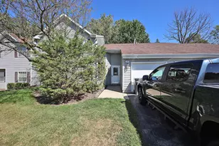27 N Victoria Ln, Streamwood, IL 60107 - Photo 17