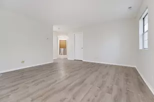 27 N Victoria Ln, Streamwood, IL 60107 - Photo 11