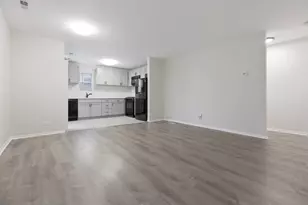 27 N Victoria Ln, Streamwood, IL 60107 - Photo 5