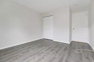 27 N Victoria Ln, Streamwood, IL 60107 - Photo 9