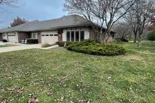104 River Run Dr, Saint Anne, IL 60964 - Photo 1