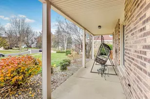239 Nita Ln, Libertyville, IL 60048 - Photo 7