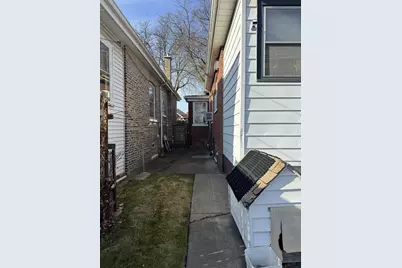 8239 S Ridgeland Avenue, Chicago, IL 60617 - Photo 13