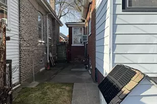 8239 S Ridgeland Ave, Chicago, IL 60617 - Photo 13