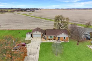 108 E Grove St, Poplar Grove, IL 61065 - Photo 3