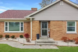 108 E Grove St, Poplar Grove, IL 61065 - Photo 5