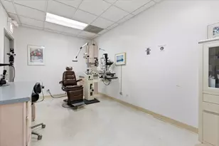 2719 W Peterson Ave, Chicago, IL 60659 - Photo 9