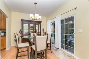 8 Lily Ct, Bolingbrook, IL 60440 - Photo 5